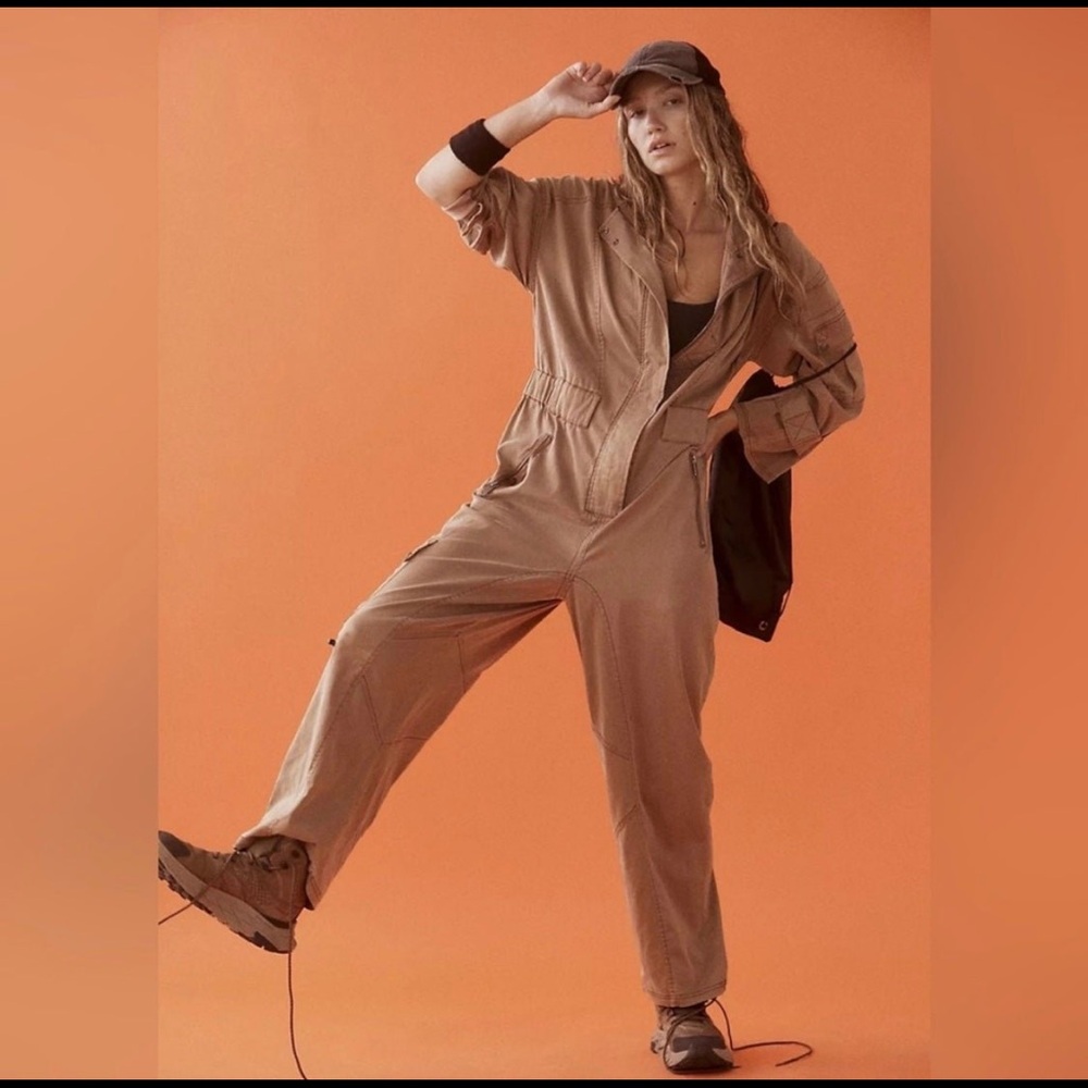 FREE PEOPLE FLY HIGH JUMPSUIT PERUVIAN WALNUT SIZE SMALL EUC LIKE NEW SMALL